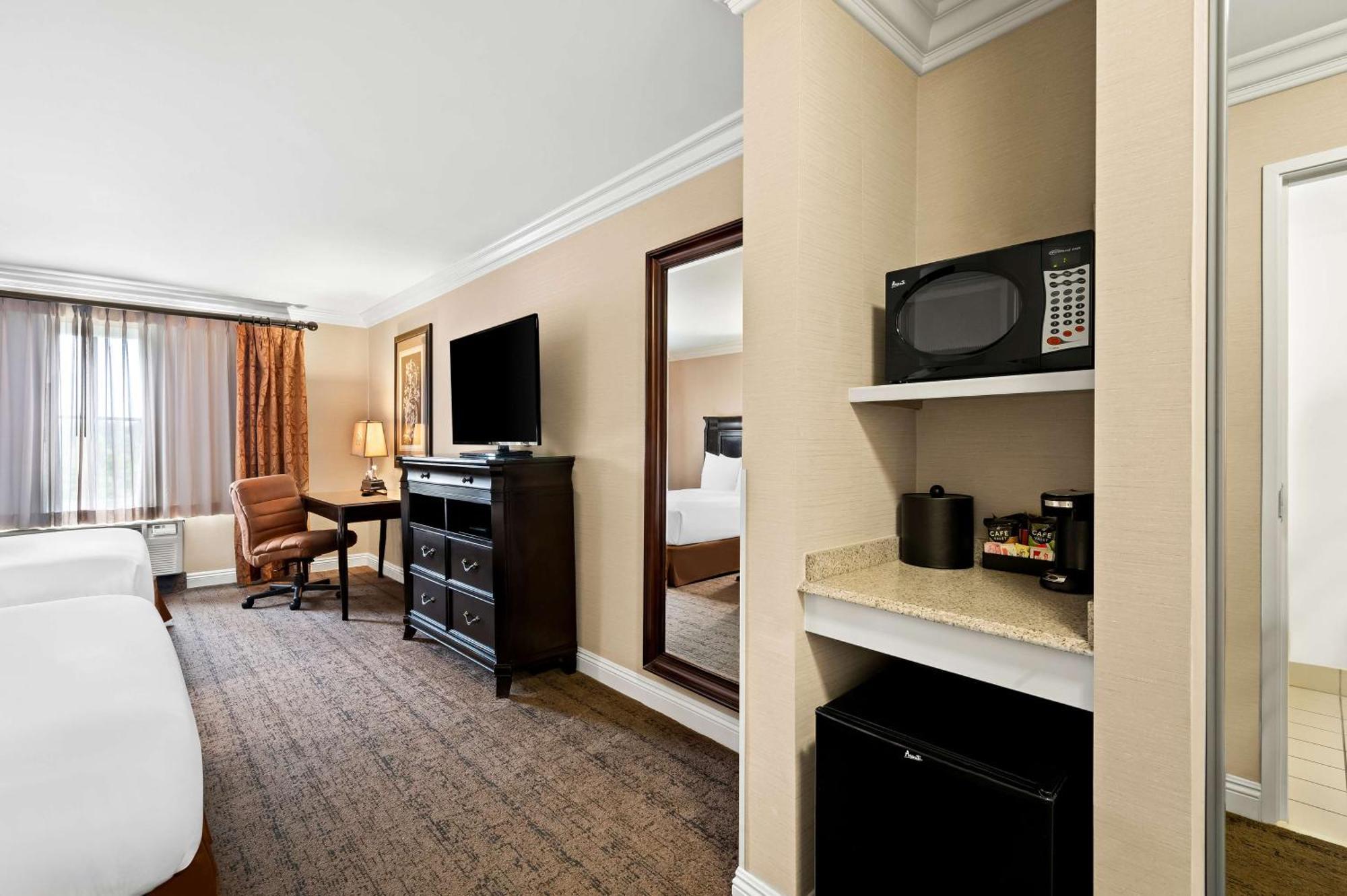 Best Western Ontario Mills Mall Екстериор снимка