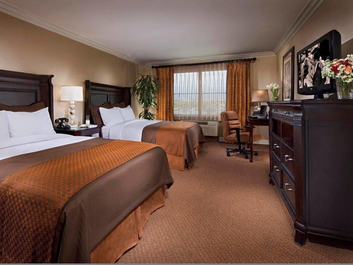 Best Western Ontario Mills Mall Екстериор снимка
